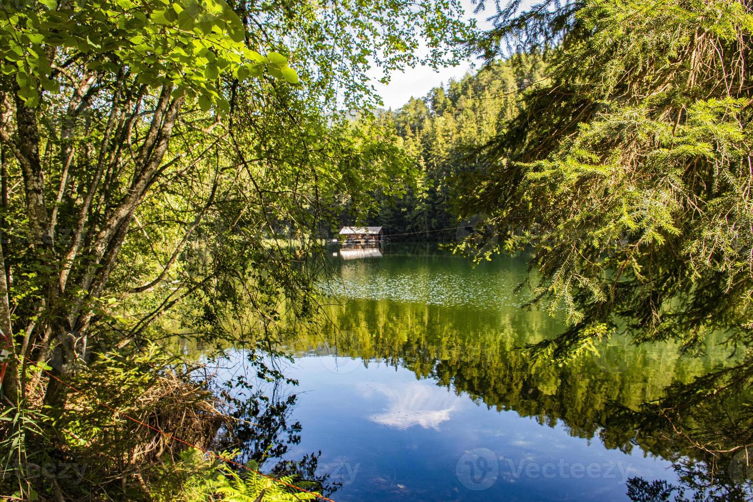 Piburger See in den österreichischen Tiroler Alpen foto