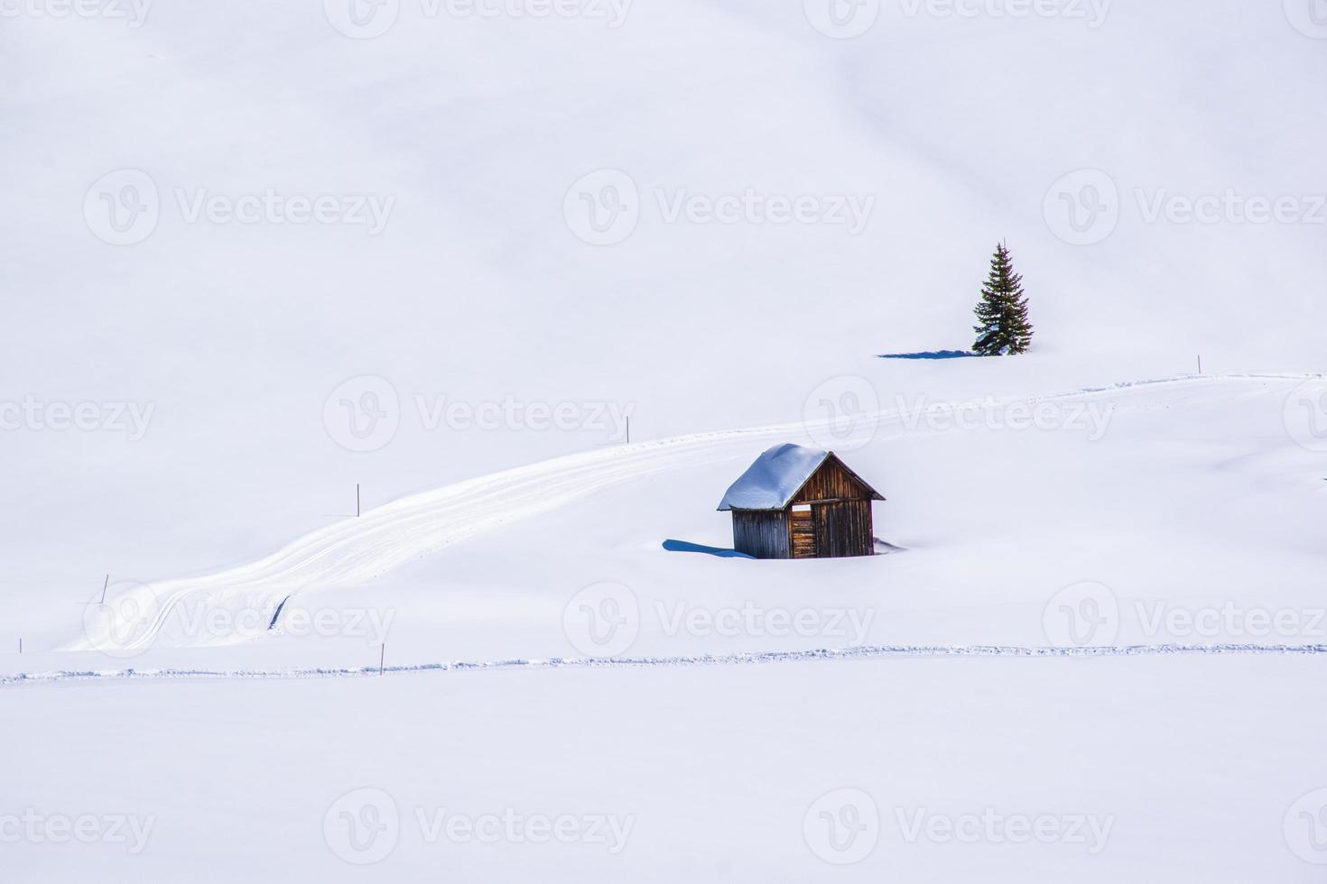 alte Hütte im Schnee foto