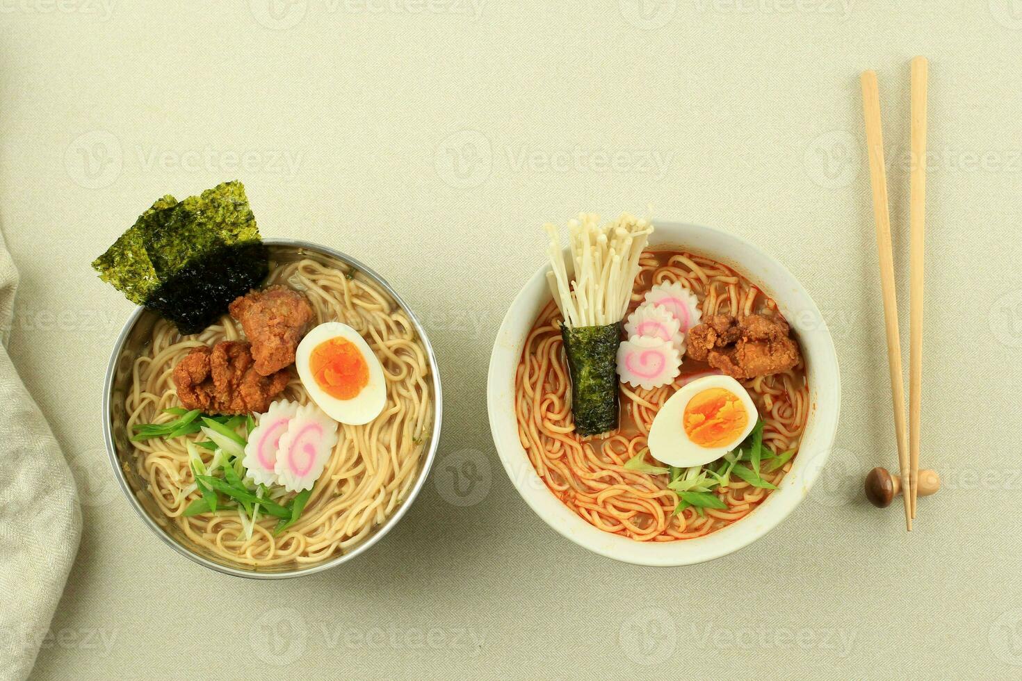 zwei Schüssel Tori Karaage Ramen foto