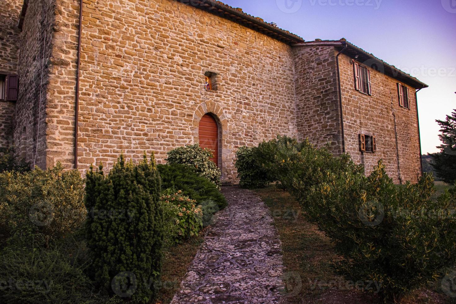 Einsiedelei von San Pietro in Vigneto in der Abenddämmerung foto