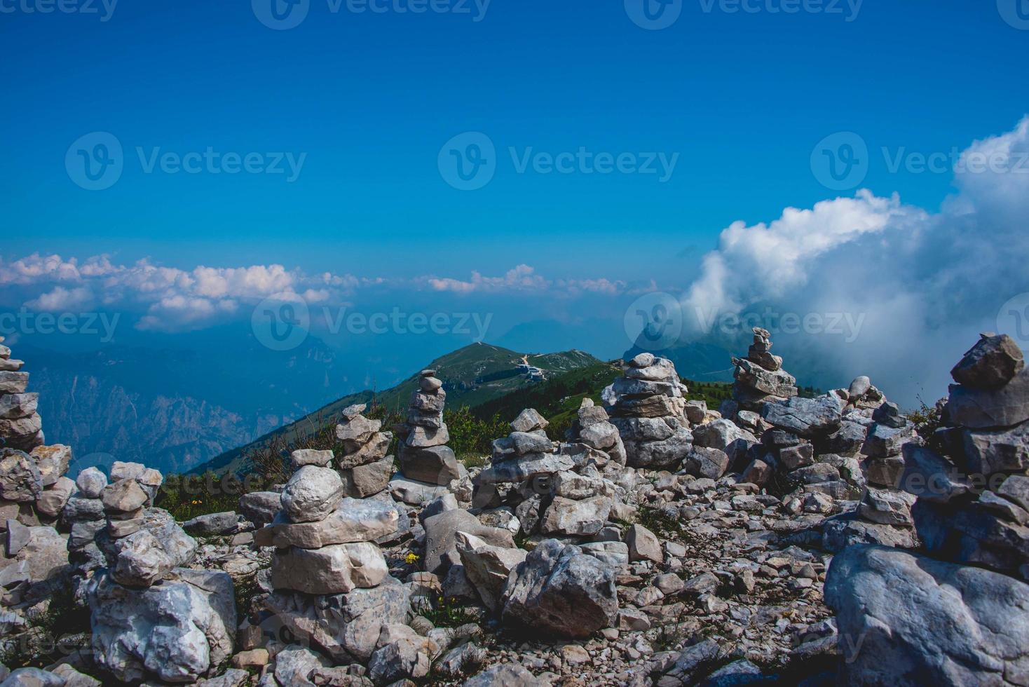 Steinhaufen auf Monte Baldo foto