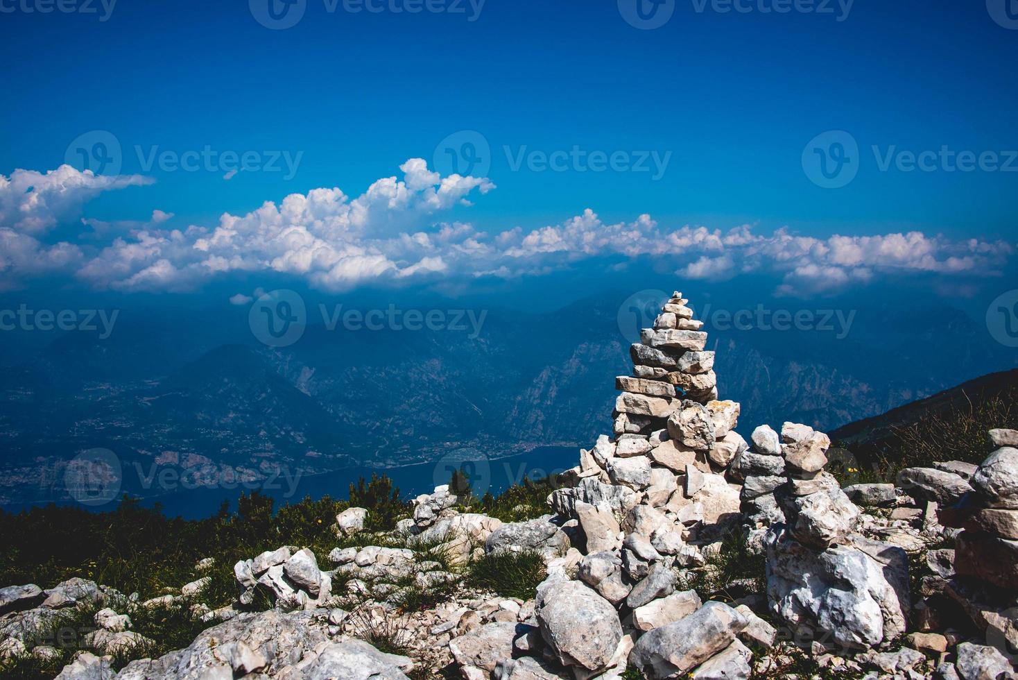 Steinhaufen auf Monte Baldo foto