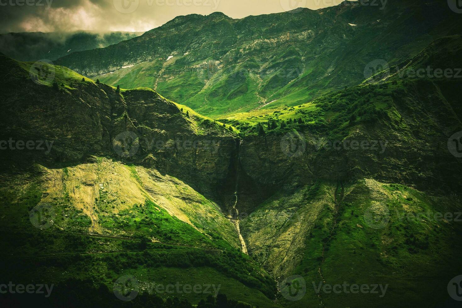 alpin Wasserfall Landschaft foto