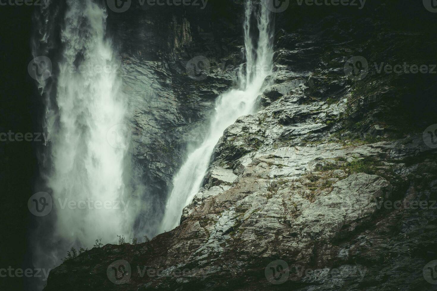 szenisch Berg Wasserfälle foto
