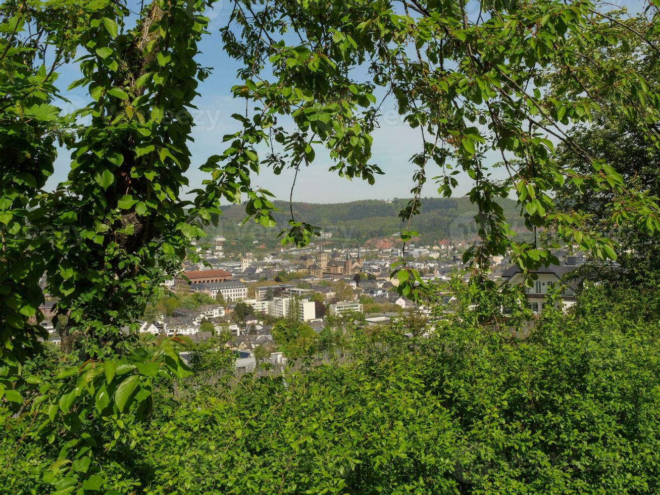 das alt Stadt von Trier beim das Mosel Fluss im Deutschland foto