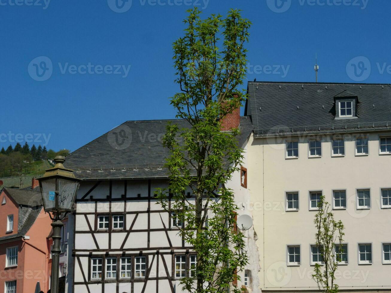 das klein Stadt von Saarburg beim das Saar Fluss im Deutschland foto