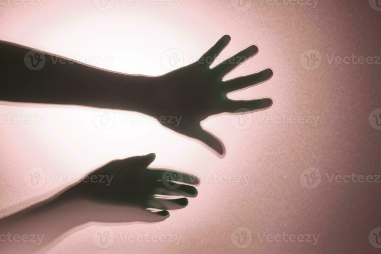Hand Schatten. Konzept zum illustrieren das Negativ Zustand. foto