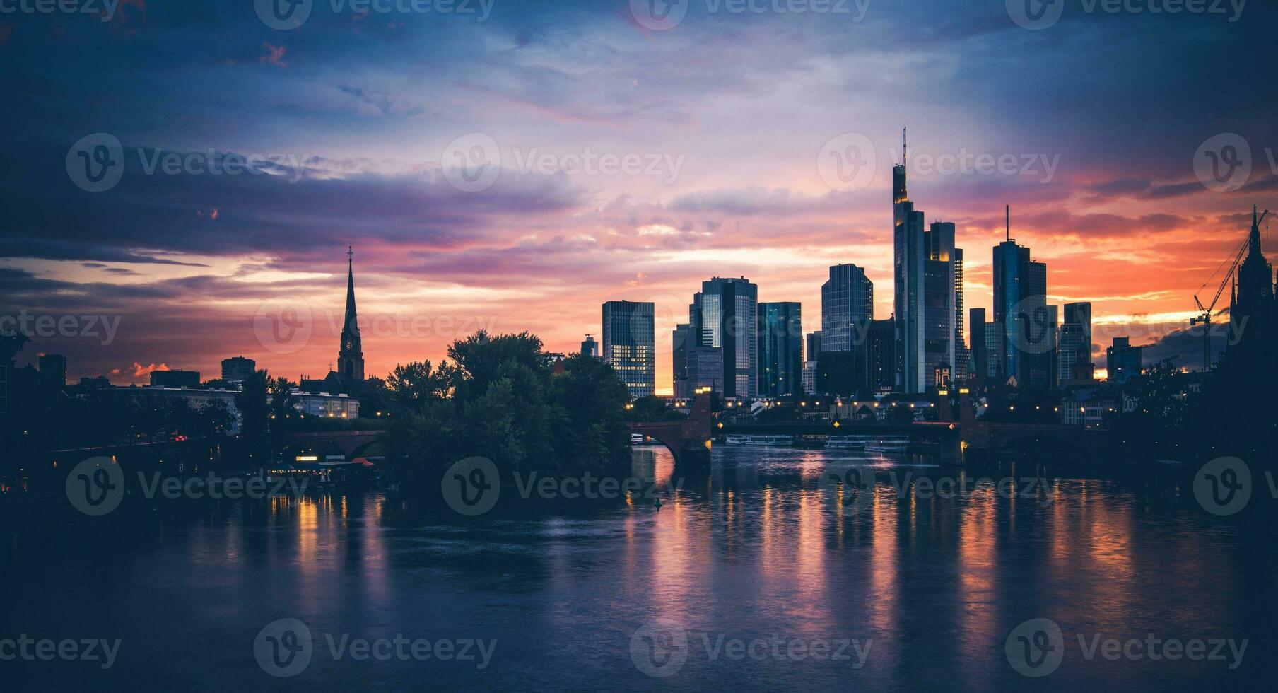 Frankfurt bin Main szenisch Sonnenuntergang foto