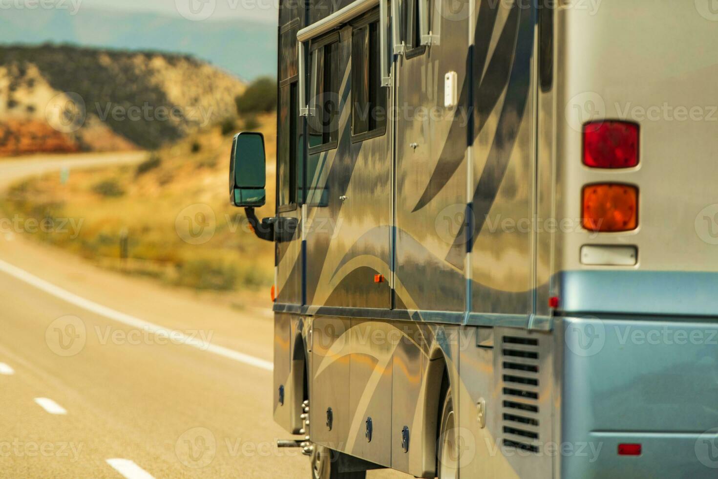 Diesel Pusher rv Motor- Trainer auf ein Autobahn foto