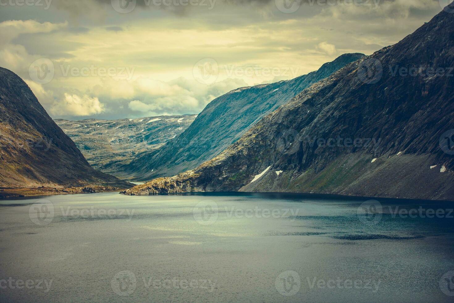 malerischer Bergsee foto