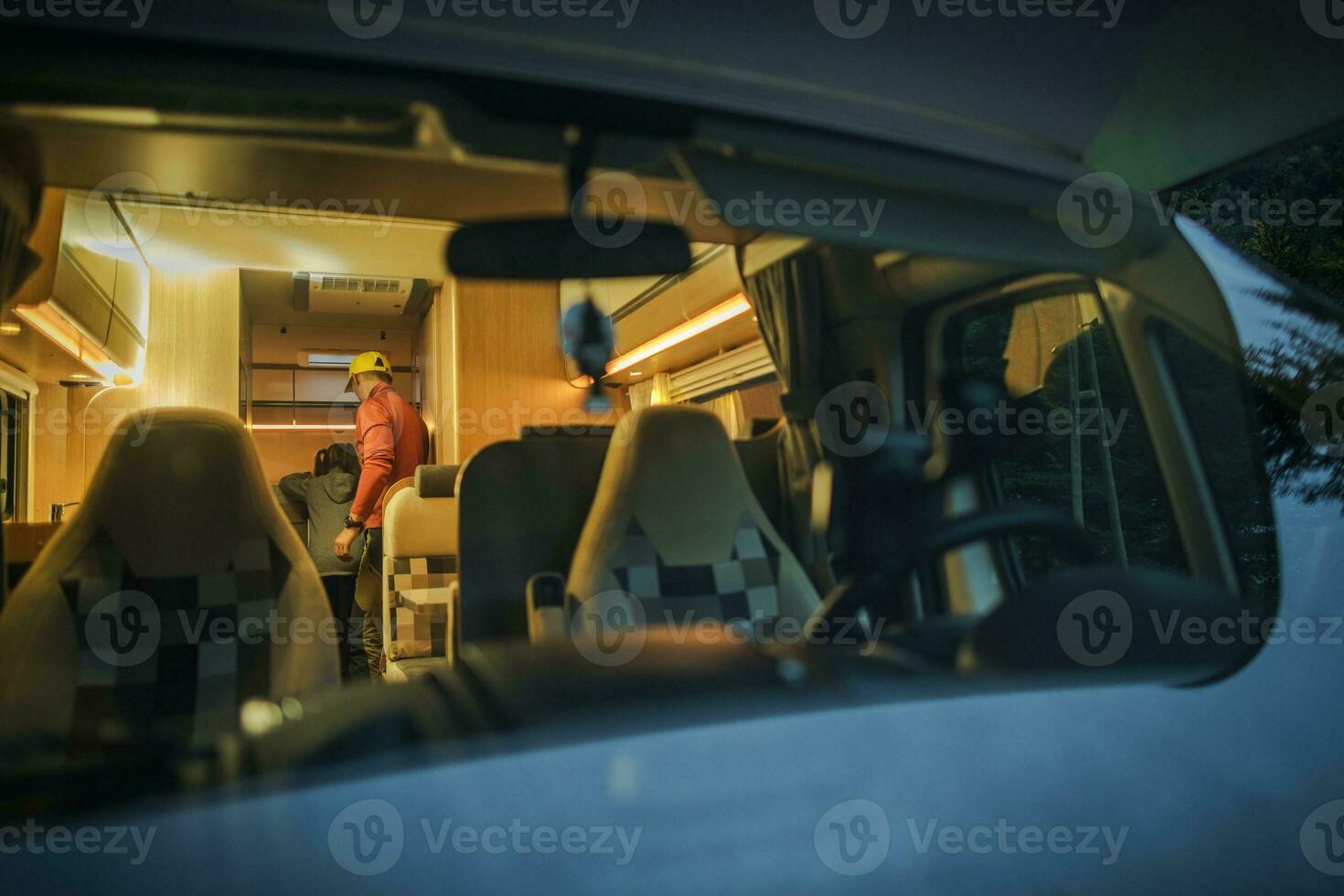 modern und elegant rv Wohnmobil Fenster Vorhang 24629739 Stock-Photo bei  Vecteezy