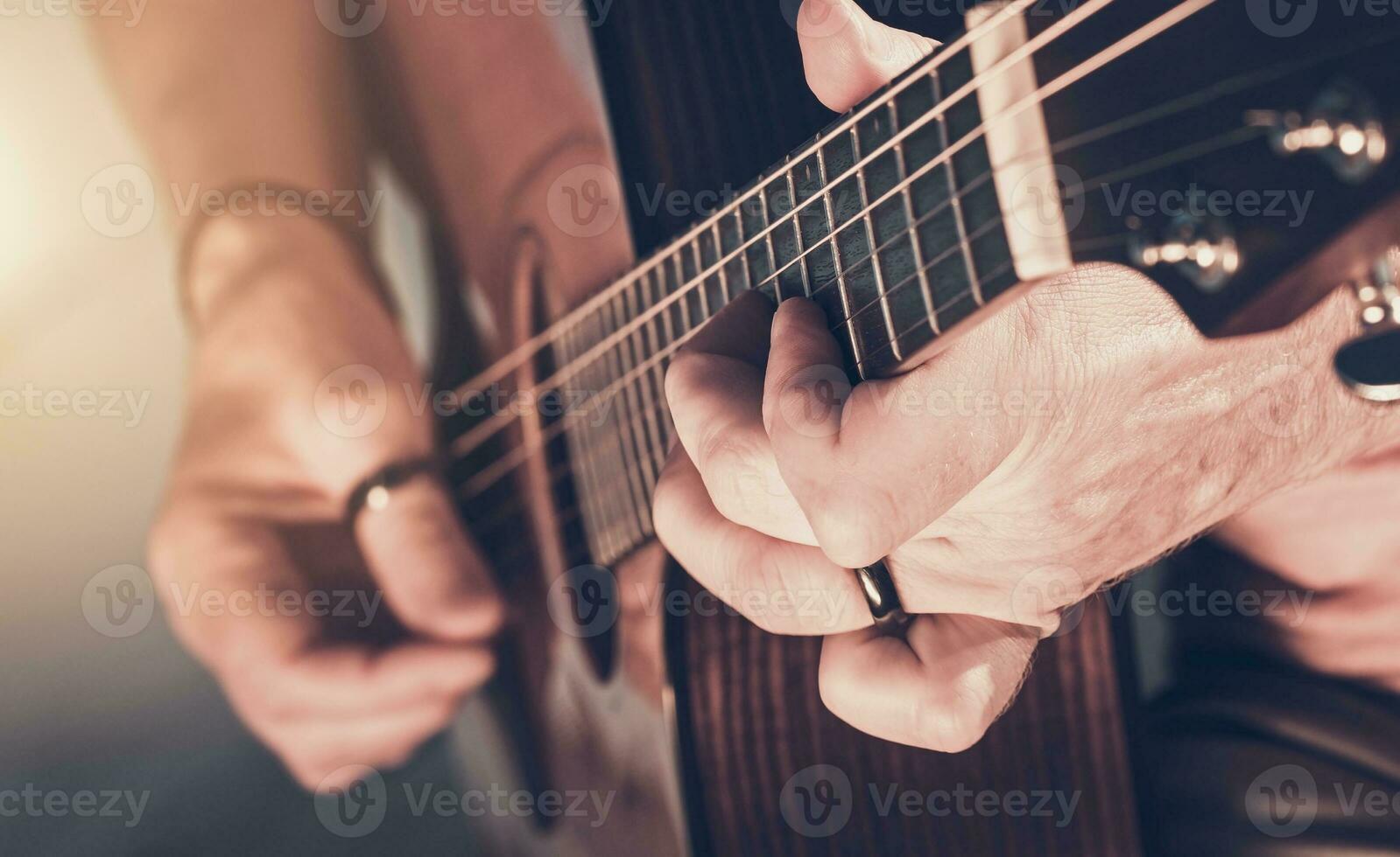 akustisch Gitarre abspielen foto