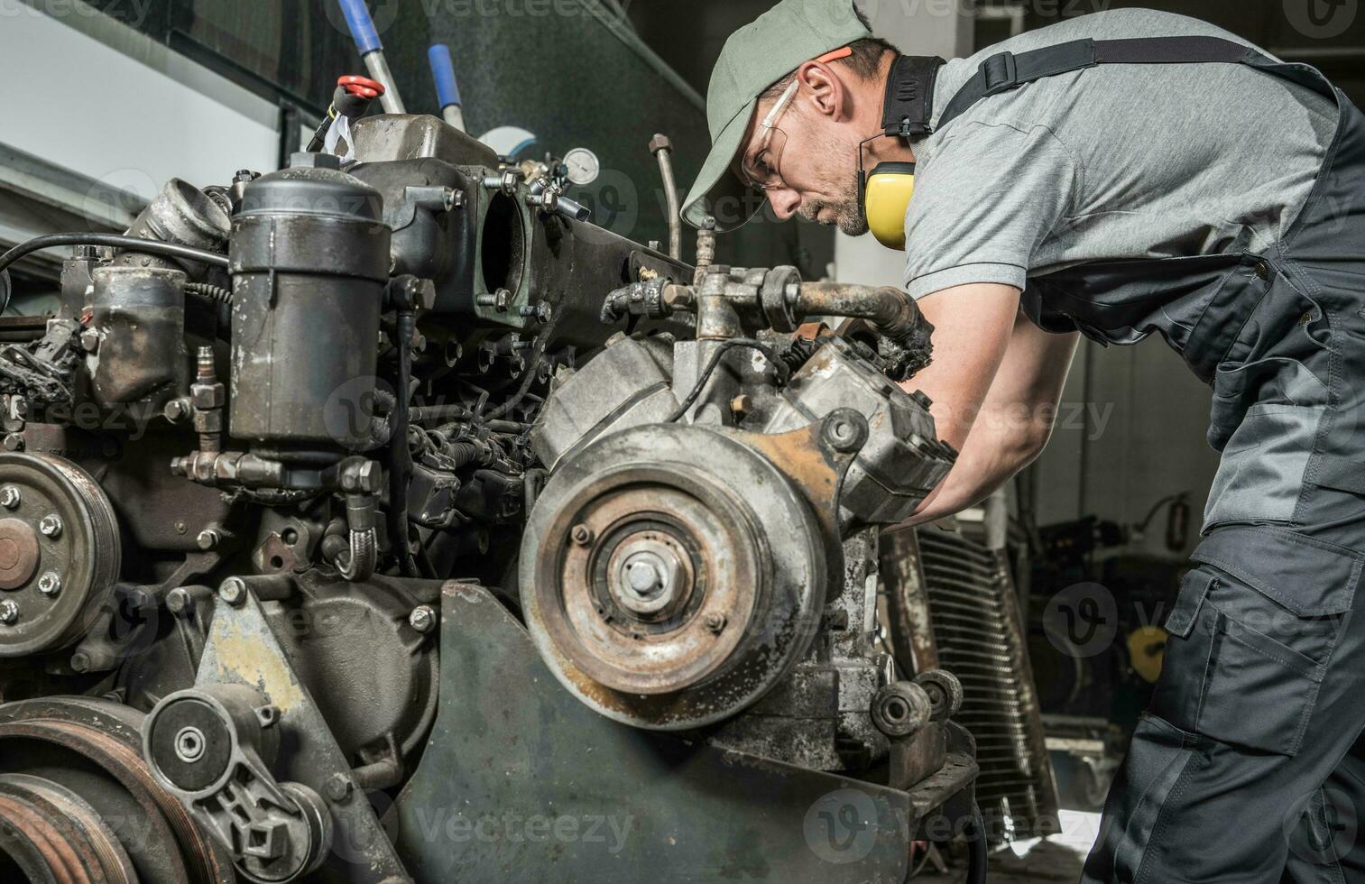 Wiederaufbau schwer Pflicht Trainer Bus Diesel Motor foto