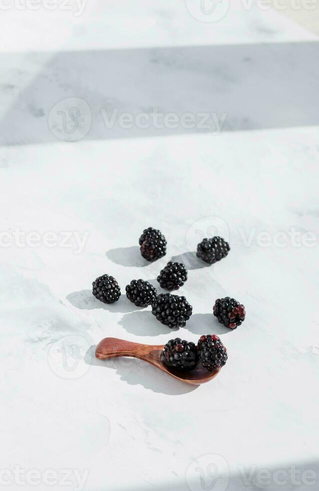 frische reife Brombeeren foto