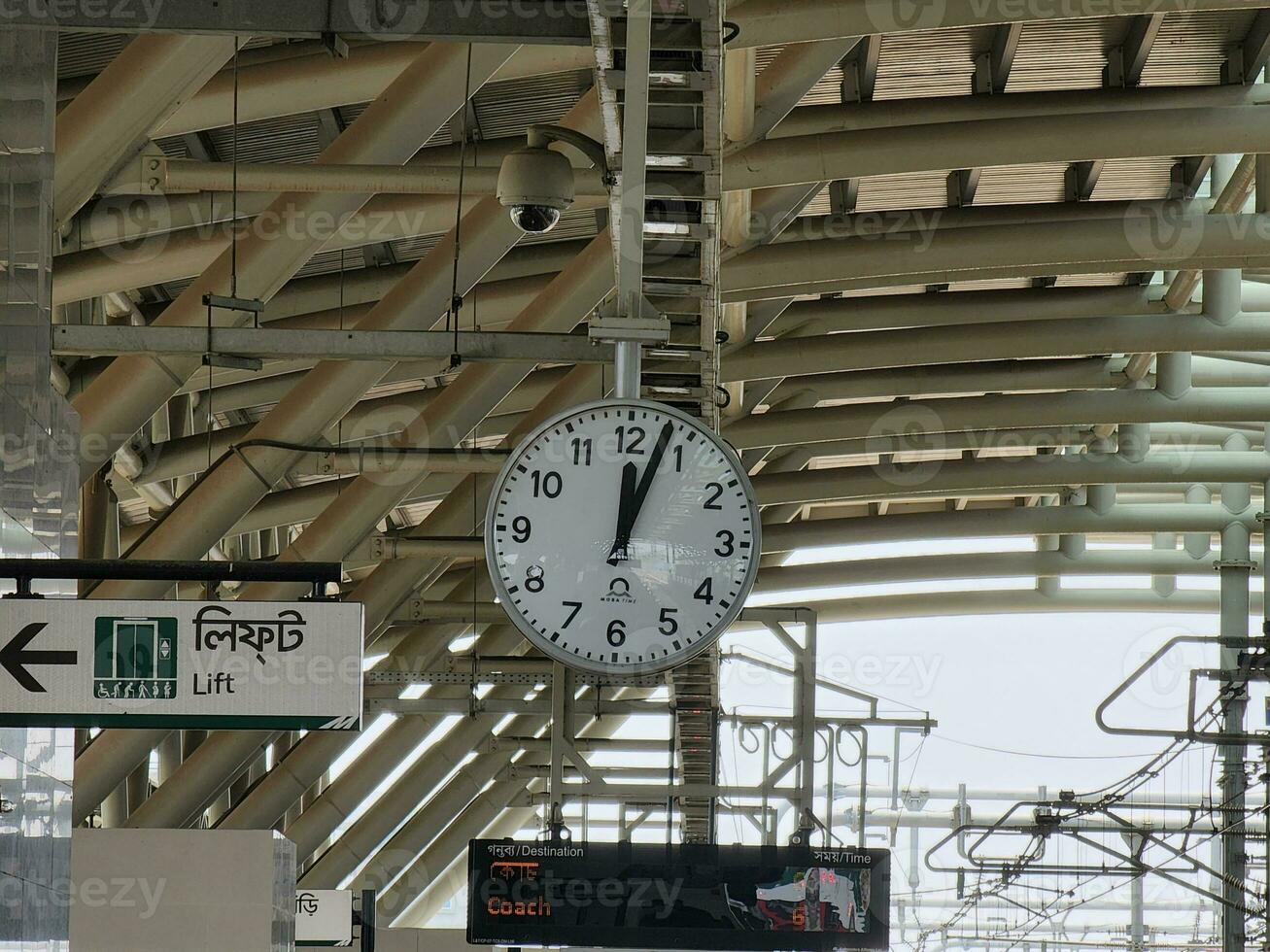 Prämie Uhr beim mrt Bahnhof foto