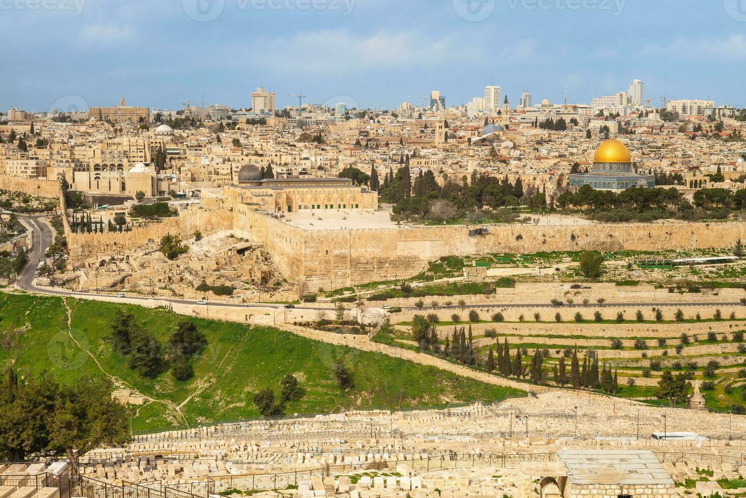 Kuppel von das Felsen und alt Stadt von jerusalem im Israel foto