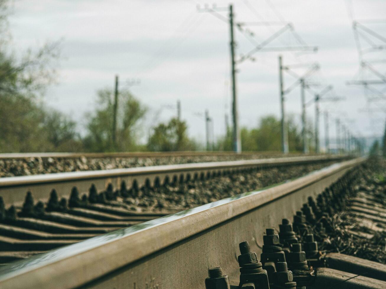 Eisenbahn auf ein wolkig Tag. Nahansicht foto