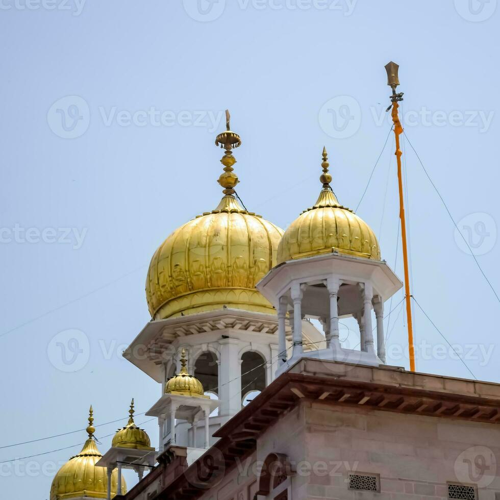 gurudwara sis ganj sahib ist einer der neun historischen gurdwaras in alt delhi in indien, sheesh ganj gurudwara in chandni chowk, gegenüber dem roten fort in alt delhi indien foto