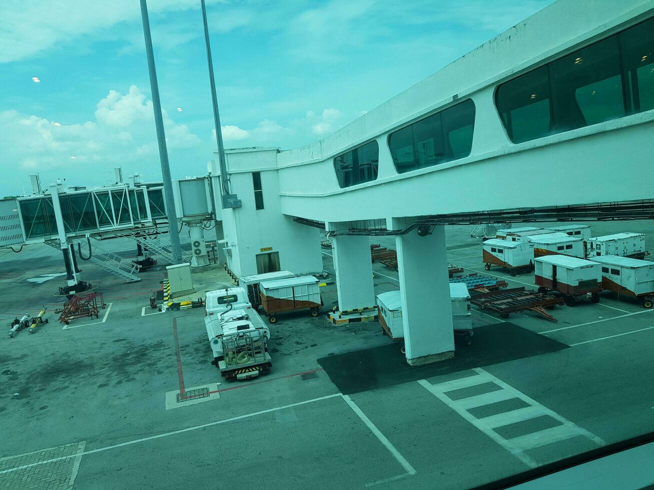 kuala lumpur, Malaysia im kann 2023. das Runway und Schürze von klia Terminal 2 Flughafen. foto