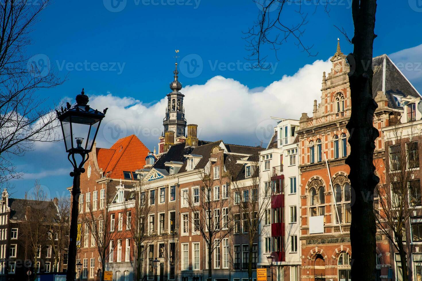 schön die Architektur beim das alt zentral Kreis im Amsterdam foto