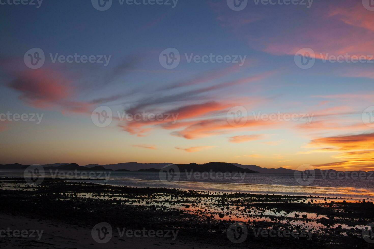 bunt Sonnenaufgang beim san Luis Gonzaga Bucht - - Baja Kalifornien foto