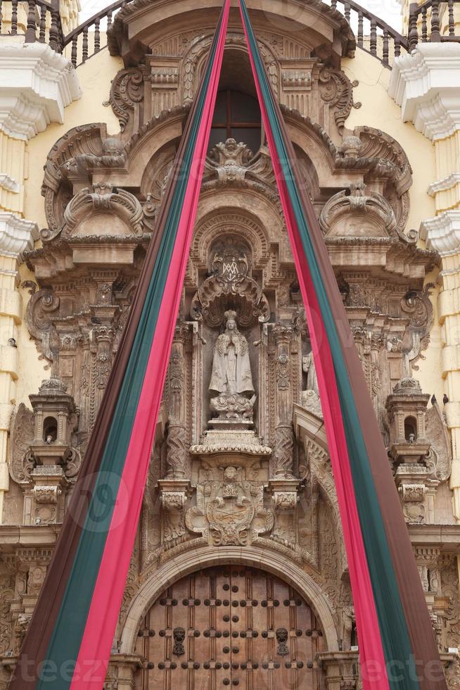 Eingangsdetail des Klosters San Francisco in Lima Peru foto