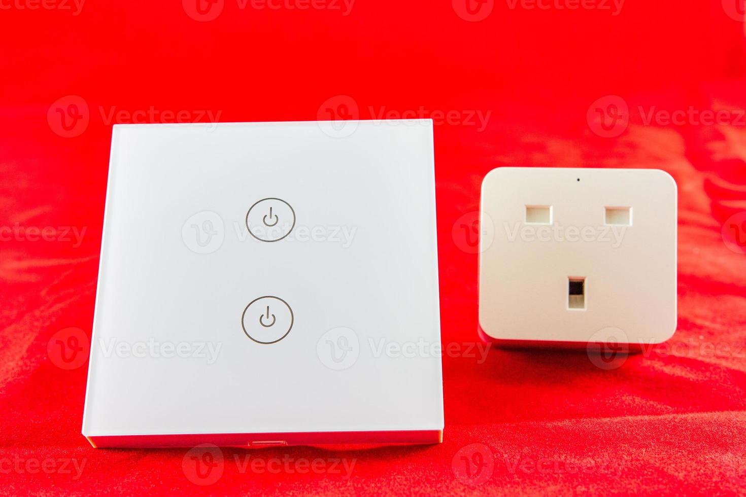 Smart Wifi Switch mit Unterstützung für die Steuerung über Mobiltelefonanwendung foto