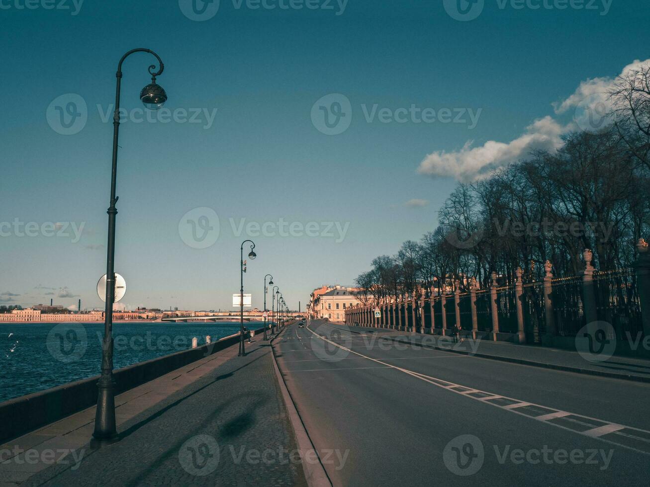 Straße von das historisch Center von st. petersburg. ein leeren Stadt ohne Personen. Stadt im Quarantäne foto