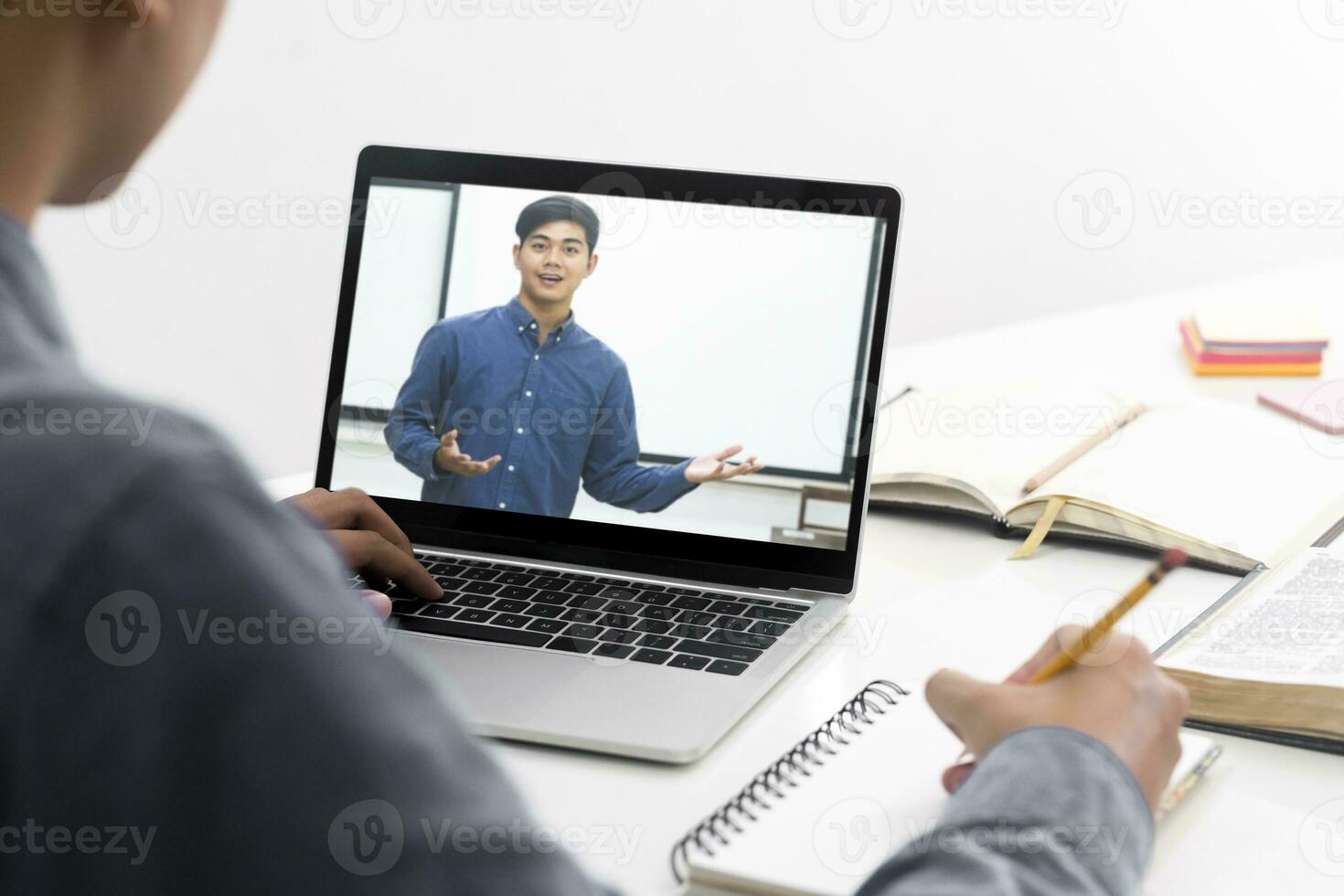 Bildung und online Lernen. foto