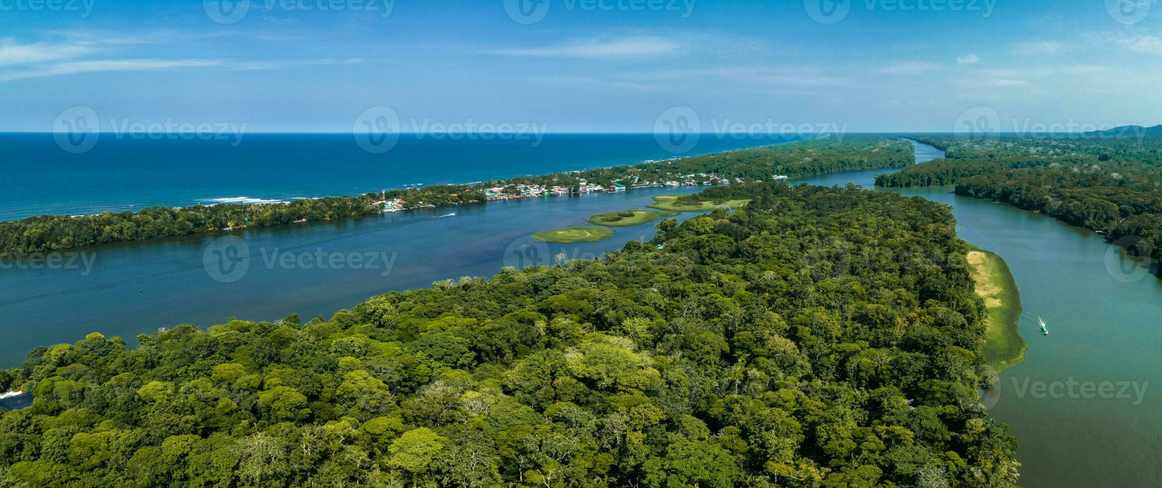 Antenne Aussicht von tortuguero Dorf, Costa Rica foto