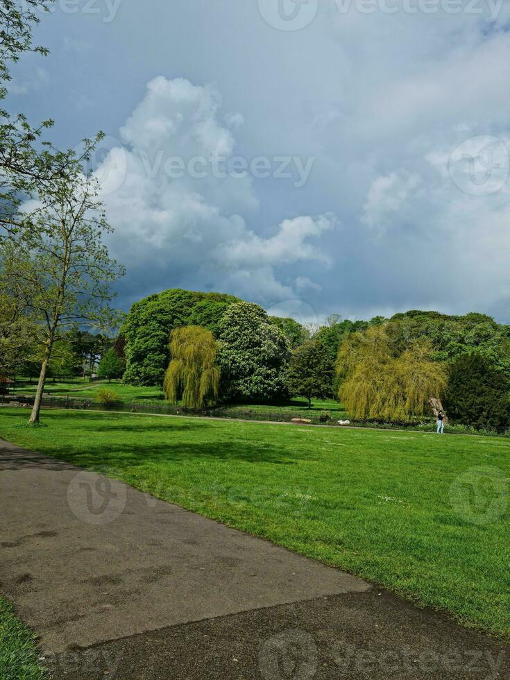 schön Aussicht von ein lokal Öffentlichkeit Park von England Vereinigtes Königreich foto