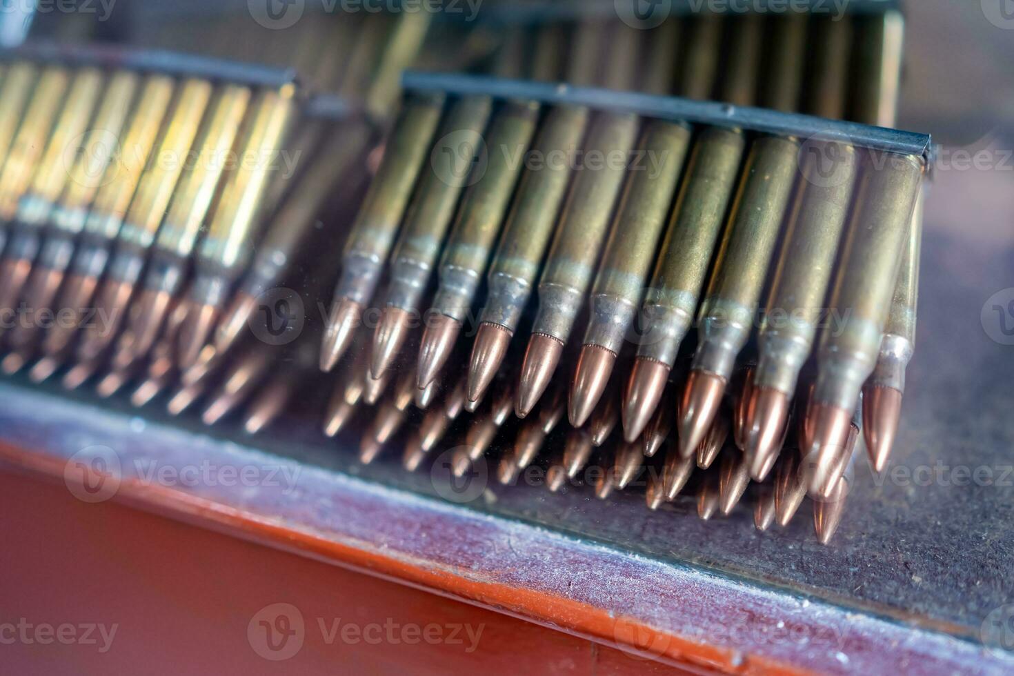 vorbereiten zum Neuladen, Main Fokus auf ballistisch Punkt Kugeln, Sanft Fokus foto