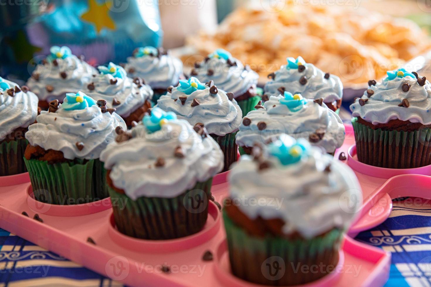 hausgemachte Schokoladen Cupcakes foto