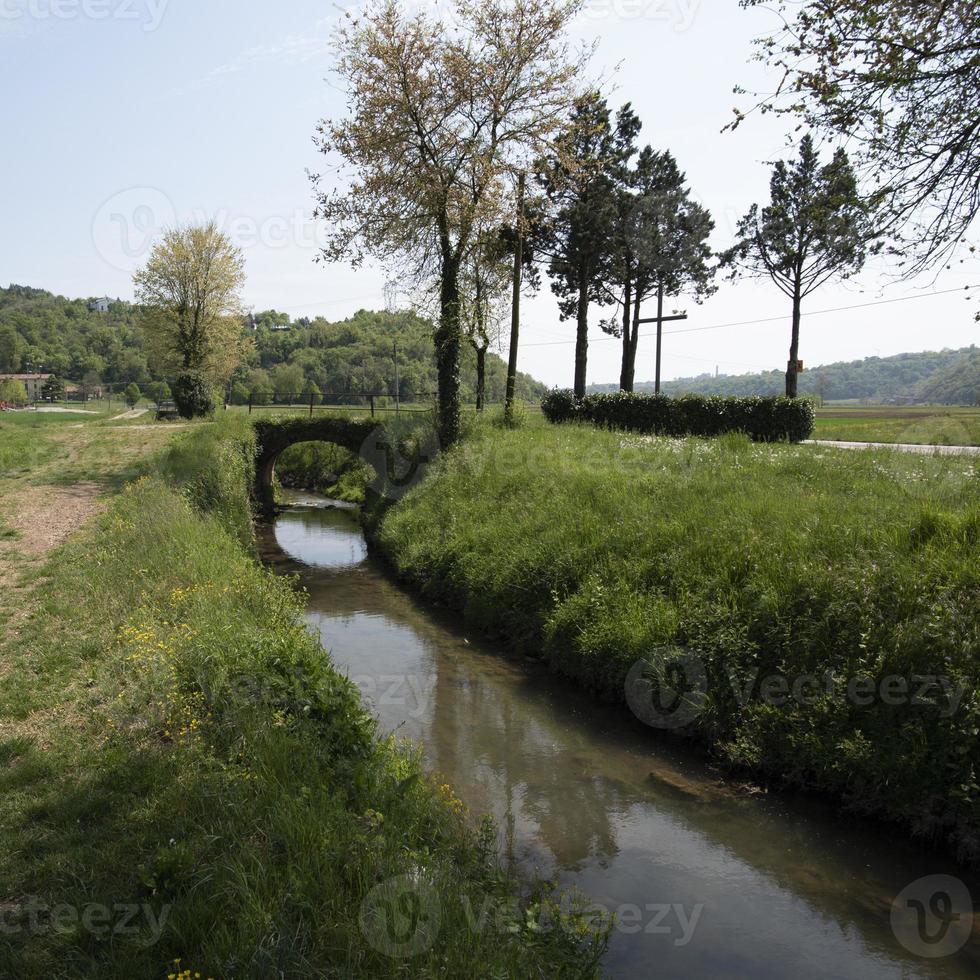 2021427 sowjetische alte Brücke foto