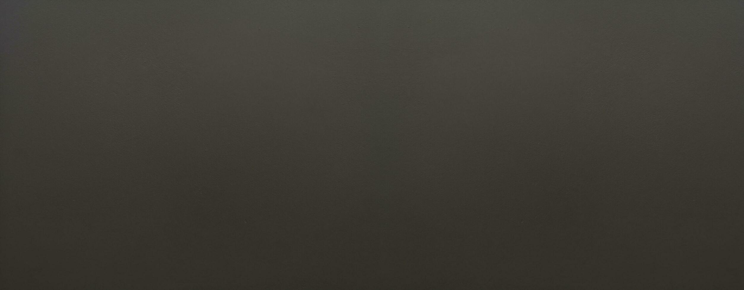 schwarze farbe auf der zementwand hat graue farbe und glatten abstrakten oberflächentextur-betonmaterialhintergrund foto