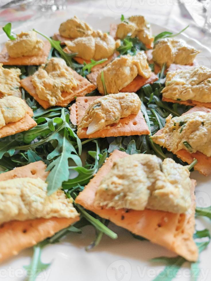 gesalzene Crepes mit Salat, italienische Vorspeise foto