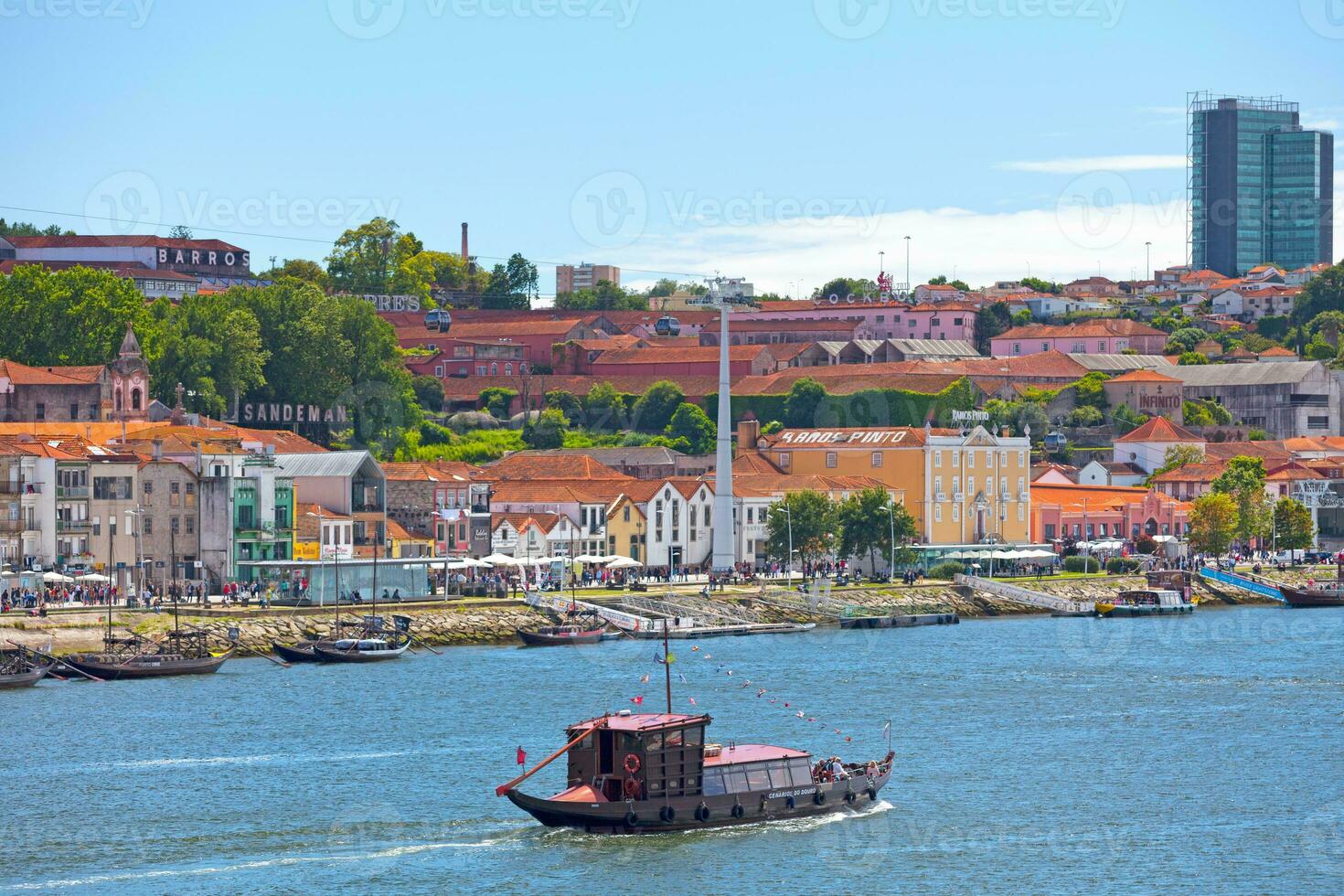 Rabelos auf das Douros Fluss im vila Nova de Gaia foto