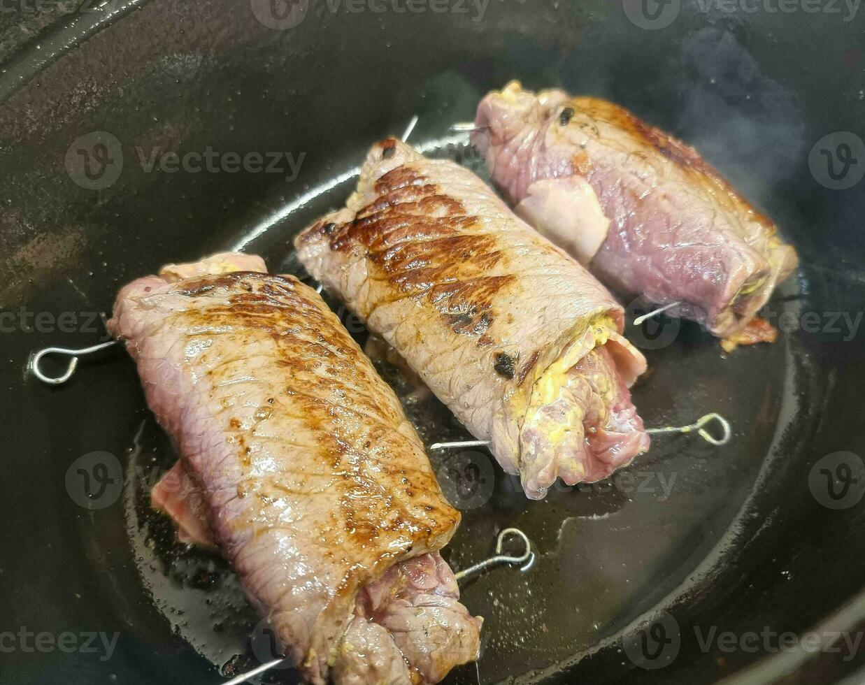 traditionell Deutsche Essen Rindfleisch Roulade mit Kohl und püriert Kartoffeln foto