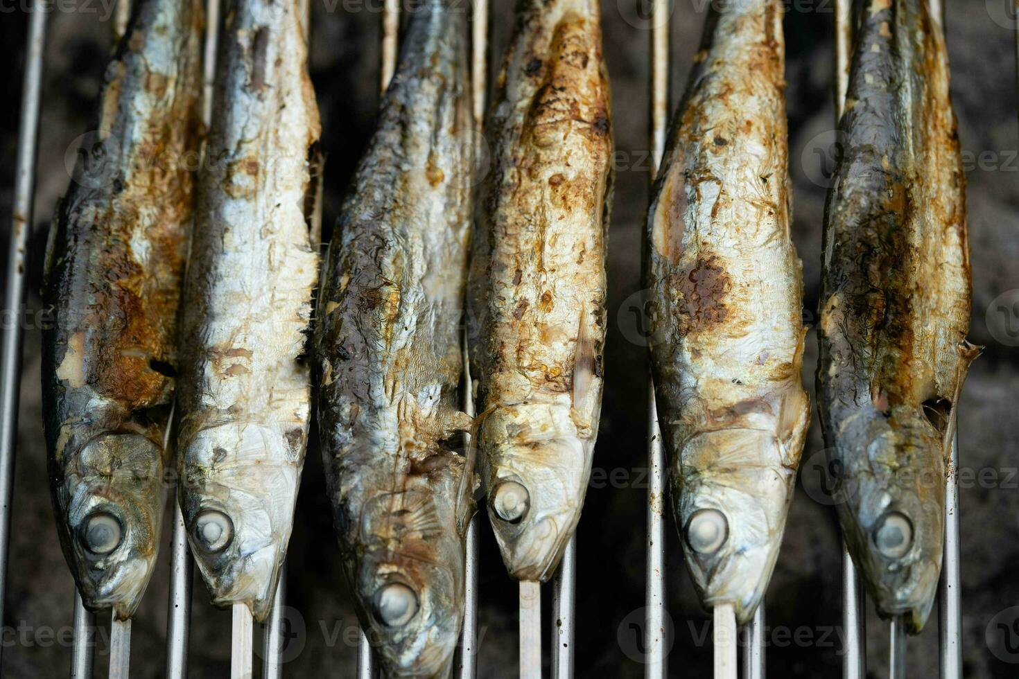 Holzkohle gegrillt Fisch und andere Meeresfrüchte foto