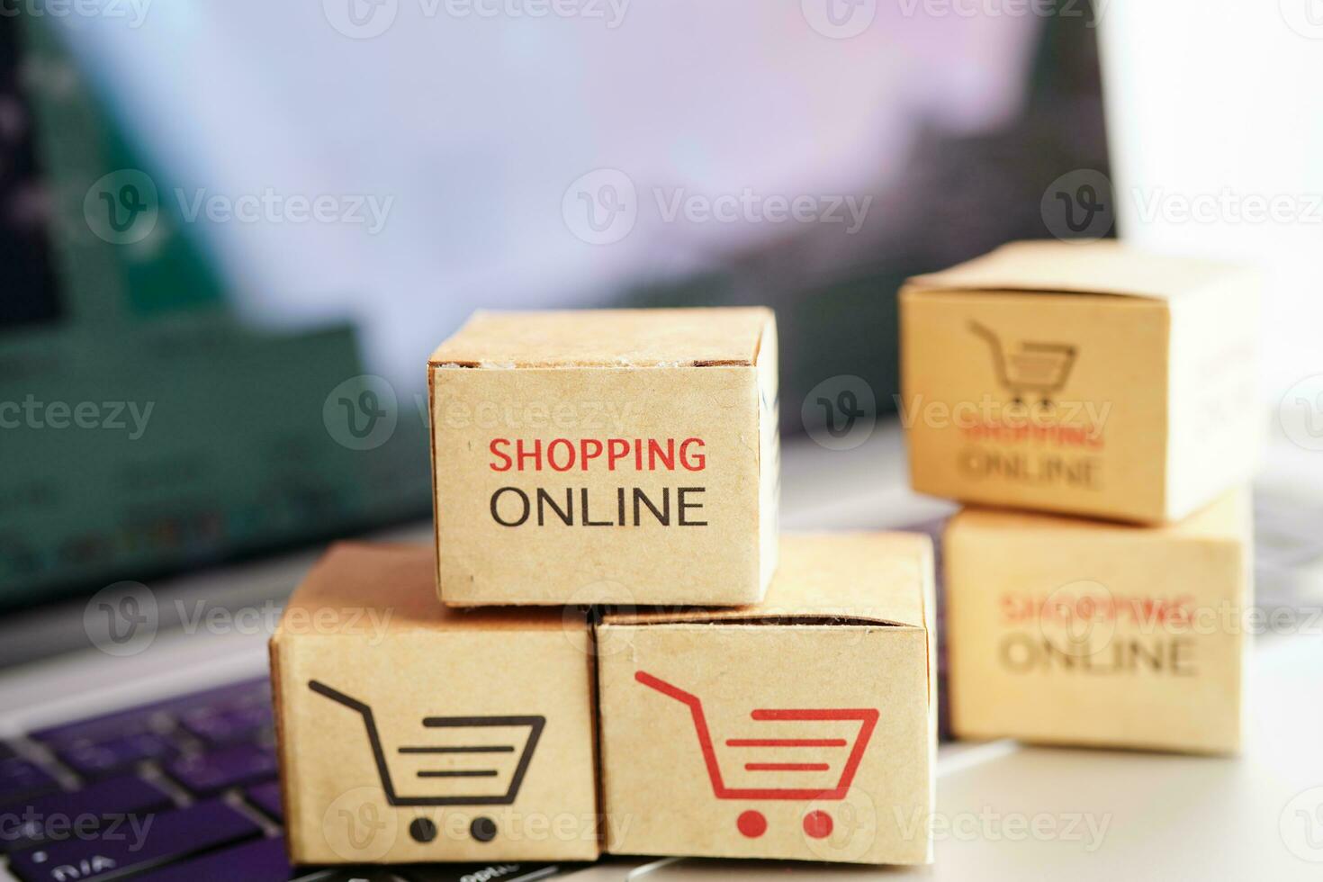 online Einkaufen, Einkaufen Wagen Box auf Laptop mit Graph, importieren Export, Finanzen Handel. foto