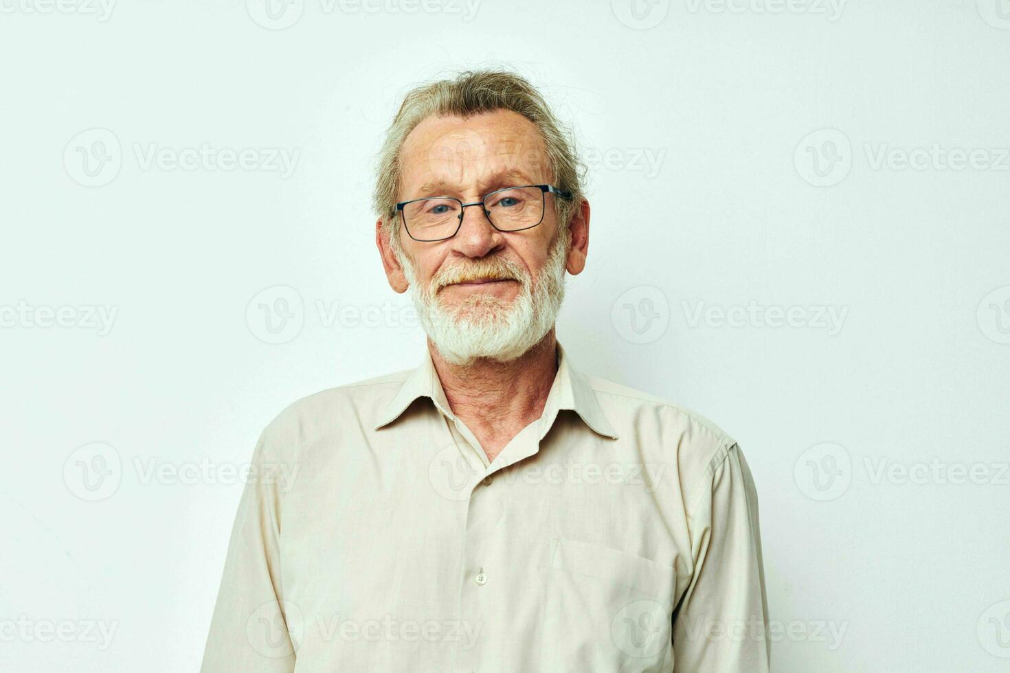 Alten Mann Lächeln Emotion Hand Geste Licht Hintergrund foto