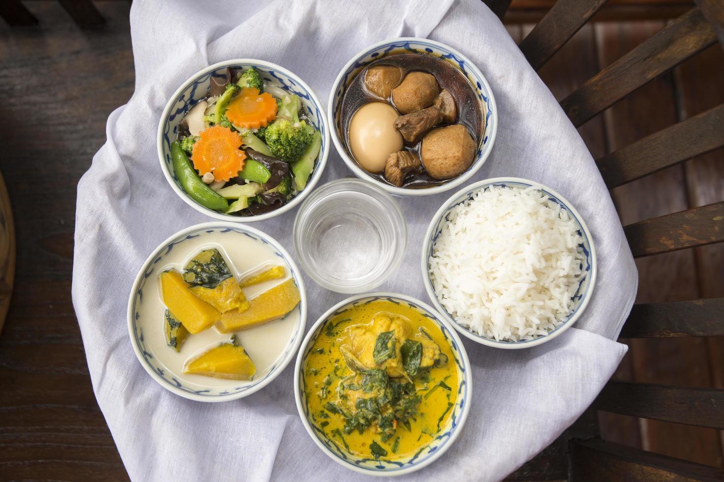 thailändisches Essen in der Hochzeitszeremonie foto