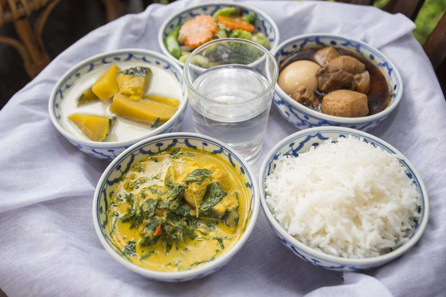 thailändisches Essen in der Hochzeitszeremonie foto