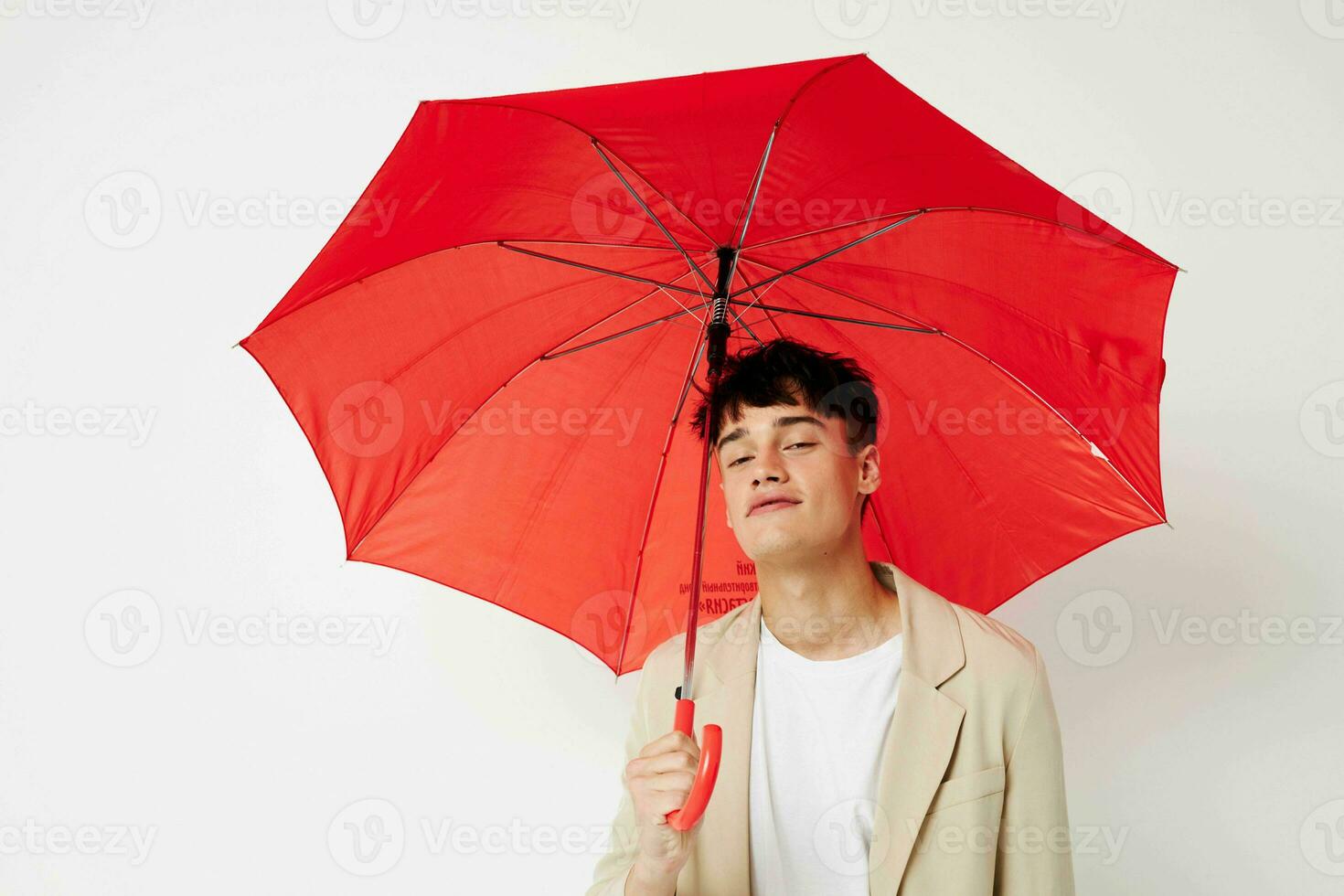 Foto jung Freund Regen Schutz im Hand im Hand modern Stil Licht Hintergrund unverändert