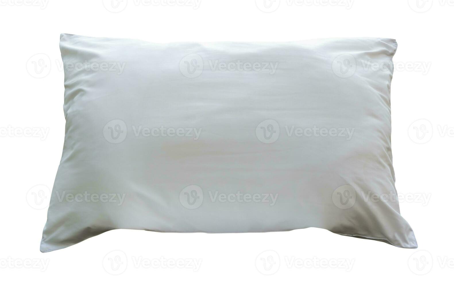Weiß Kissen mit Fall nach Gäste verwenden beim Hotel oder Resort Zimmer isoliert auf Weiß Hintergrund mit Ausschnitt Weg. Konzept von bequem und glücklich Schlaf im Täglich Leben foto