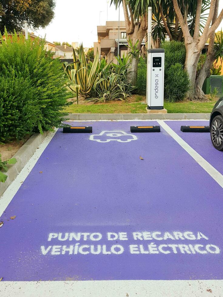 Jerez de la frontera, Andalusien, Spanien. 7 Juli 2021. Laden Punkt zum elektrisch Fahrzeuge von das Endesa Unternehmen gelegen auf das Straße. foto