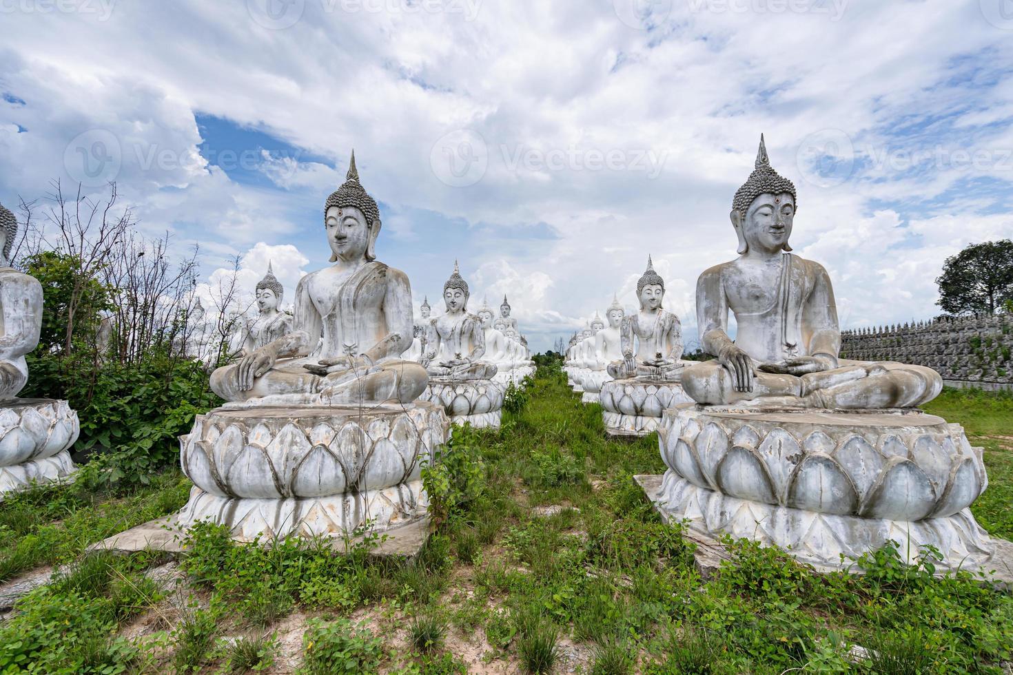weißer Buddha in Thailand foto