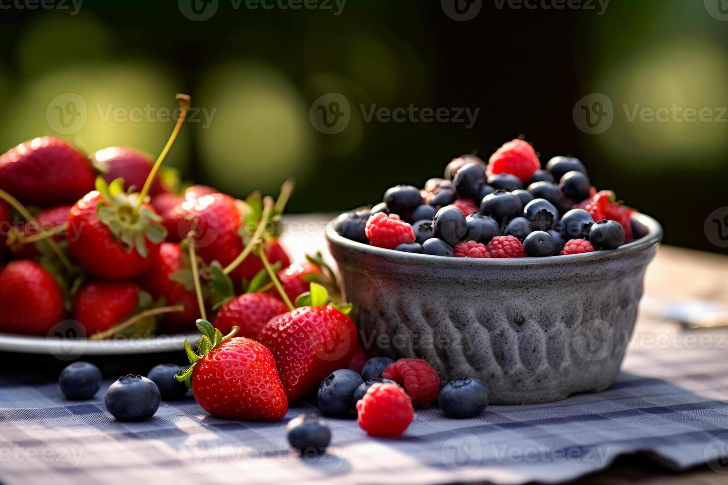 frisch Beeren, hölzern Tabelle beim Grill Party draußen. ai generativ foto