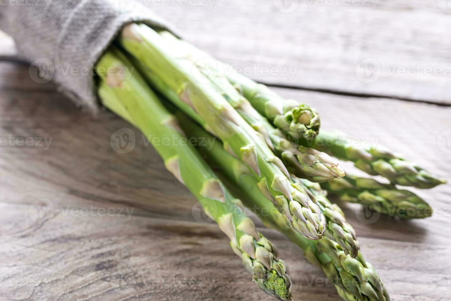 Bund frischer Spargel foto