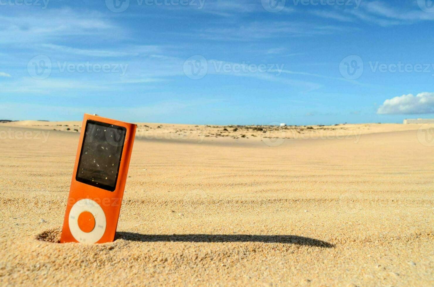 Musik- Spieler auf das Strand foto